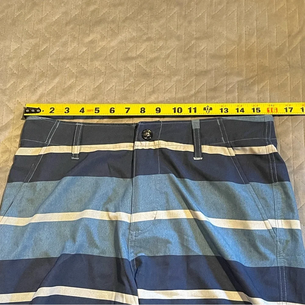 Oakley shorts mens size 30‎ EUC blue/white